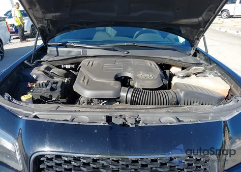 2022 Chrysler 300 Touring z USA, uszkodzony, nr VIN 2C3CCAAG2NH268349